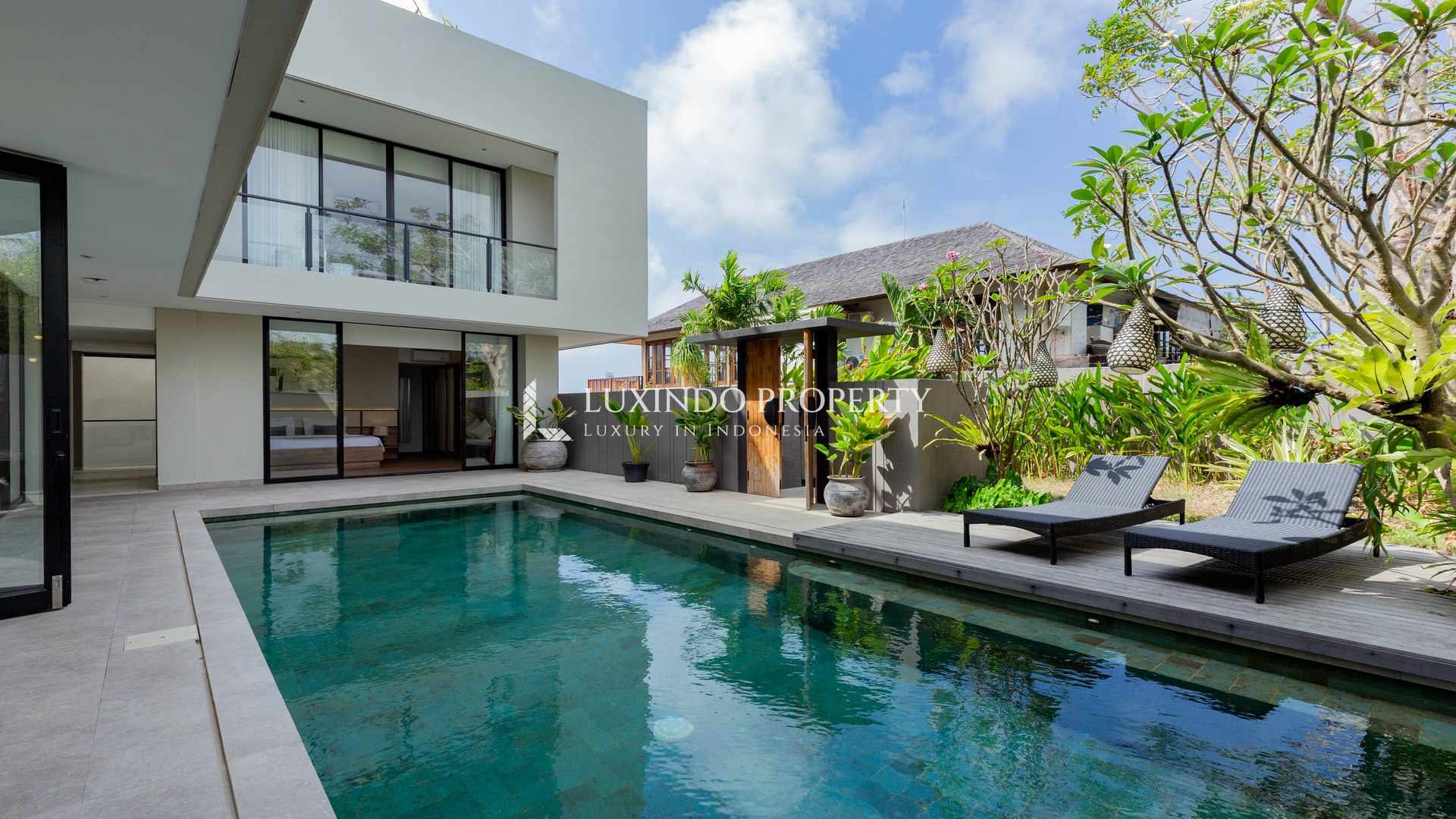 UNGASAN – 4BR MODERN TROPICAL VILLA WITH ROOFTOP DECK (LHV1064)